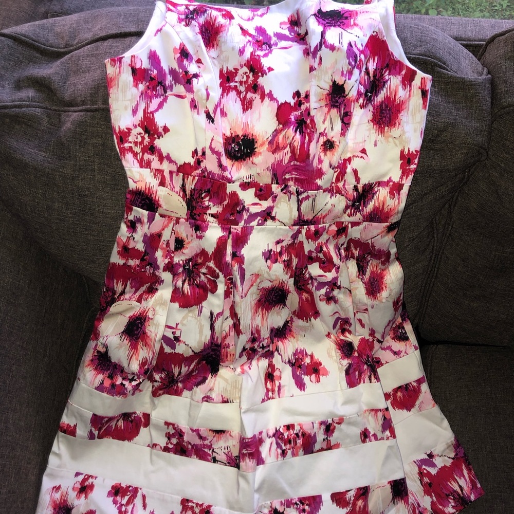 White House Black Market floral dress like new